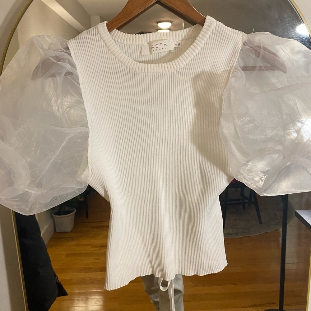 ASTR puffy sleeve - barely worn. White backless shirt